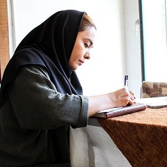 رئیس‌جمهور نگاهی متناسب به نیازهای امروز زنان جامعه داشته باشد