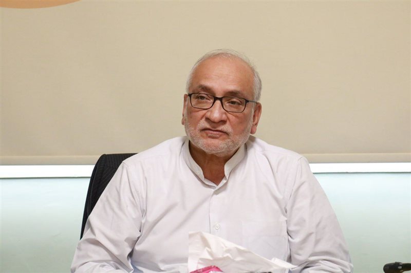 نه هر که سر بتراشد قلندری داند